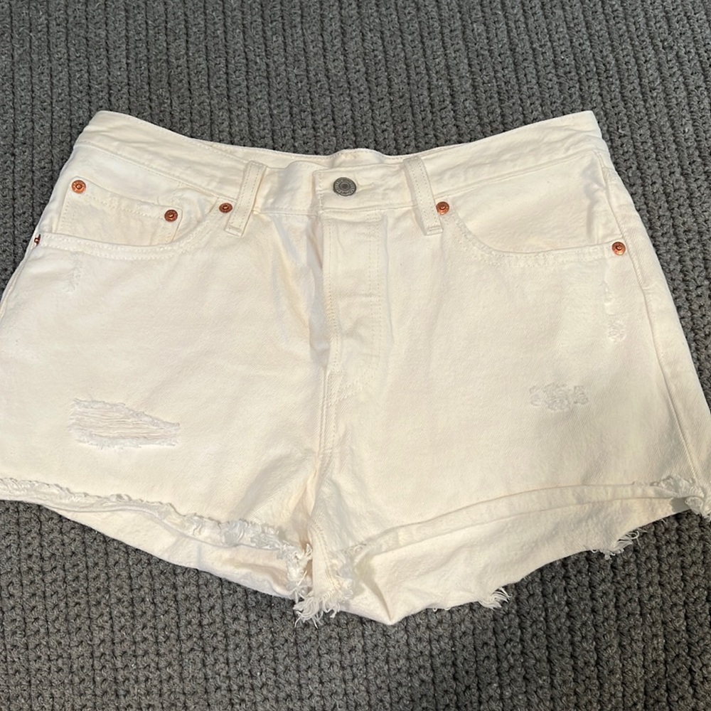 Levi’s 501 white jean short size 29
